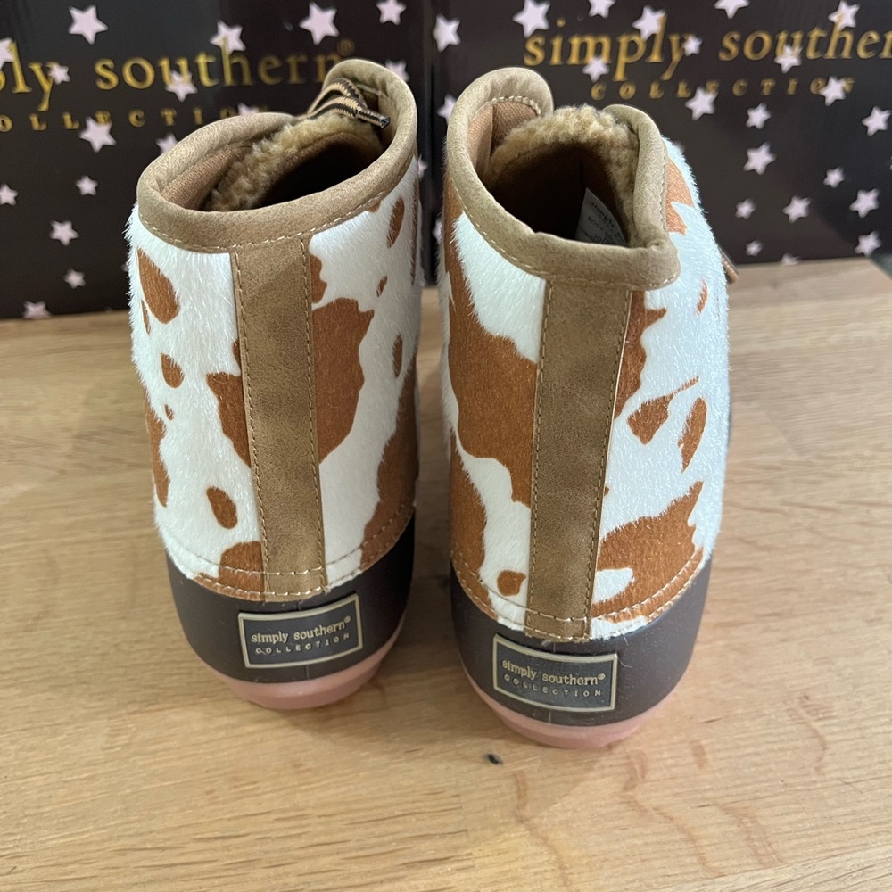 Simply Southern Brown Cow Print Duck Boots Size 8 New! - Picture 4 of 6